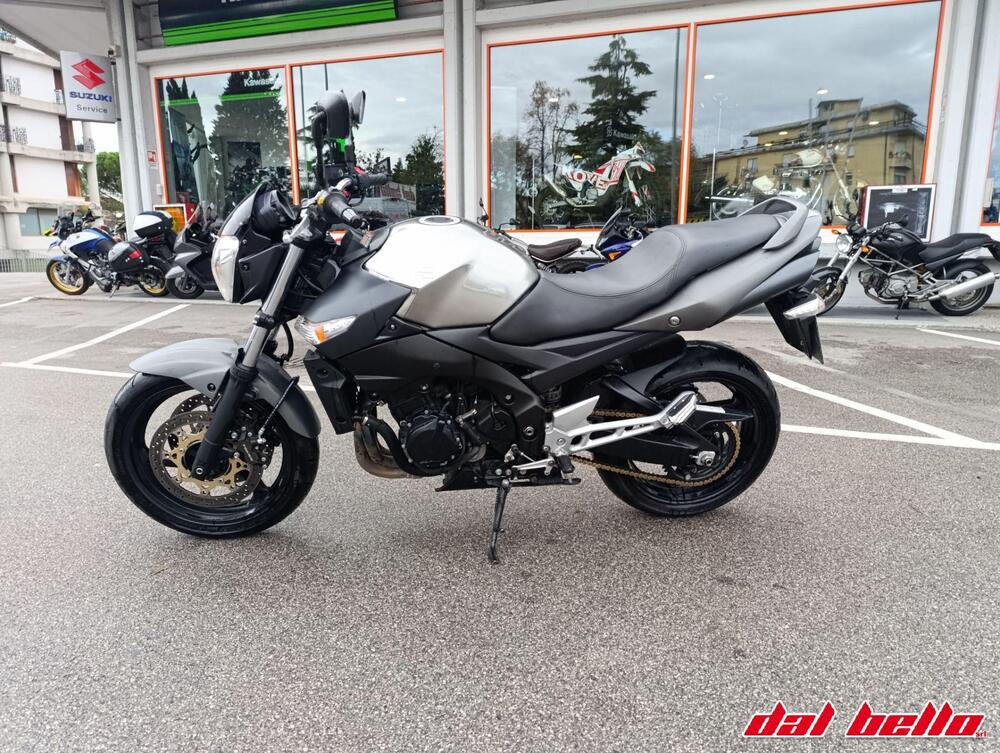 Suzuki GSR 600 (2006 - 11) (2)