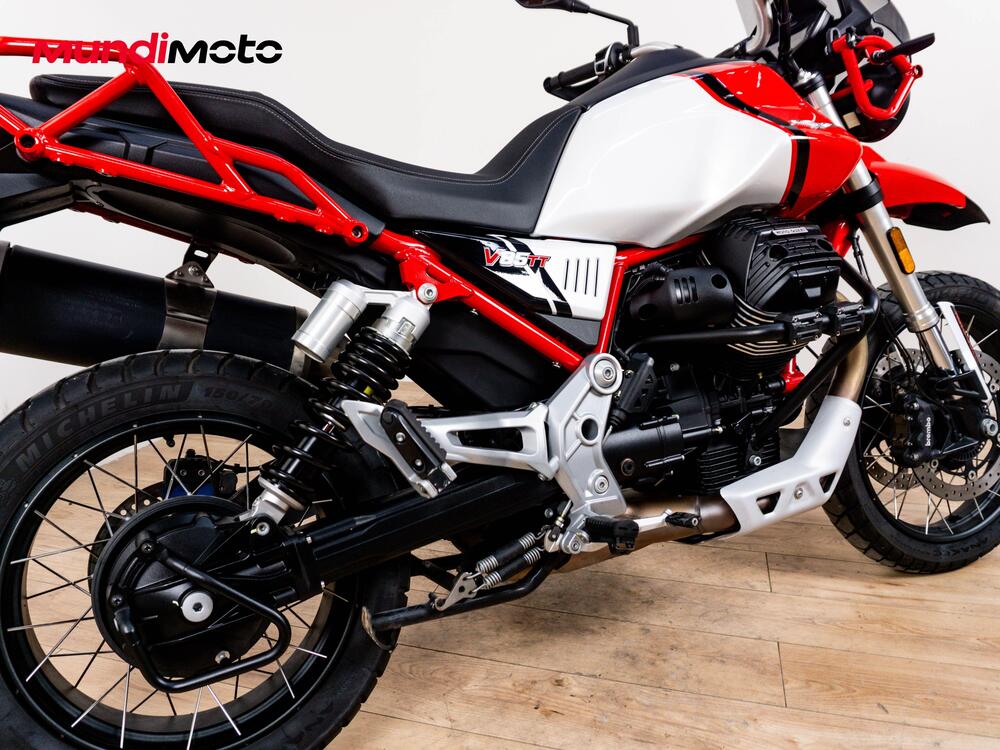 Moto Guzzi V85 TT Evocative Graphics (2021 - 23) (4)