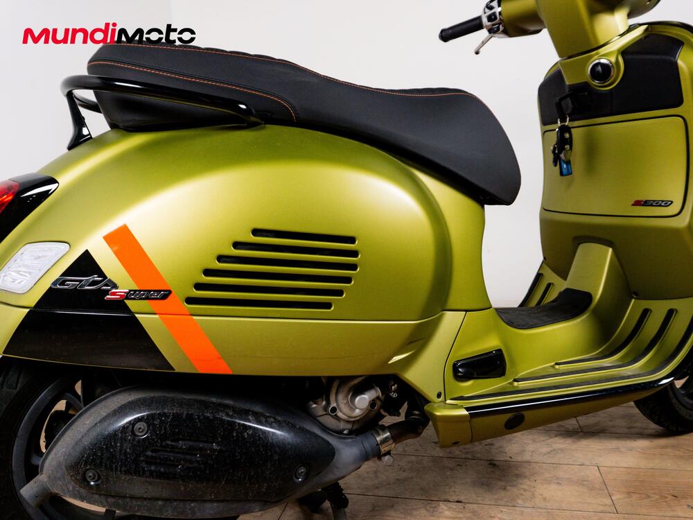 Vespa GTS 300 Super (2017 - 18) (3)