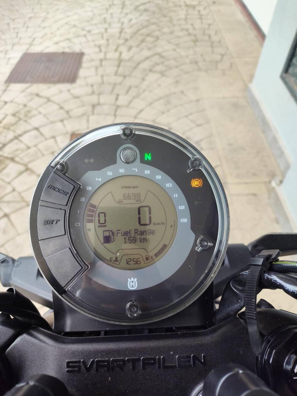 Husqvarna Svartpilen 401 (2021 - 23) (5)