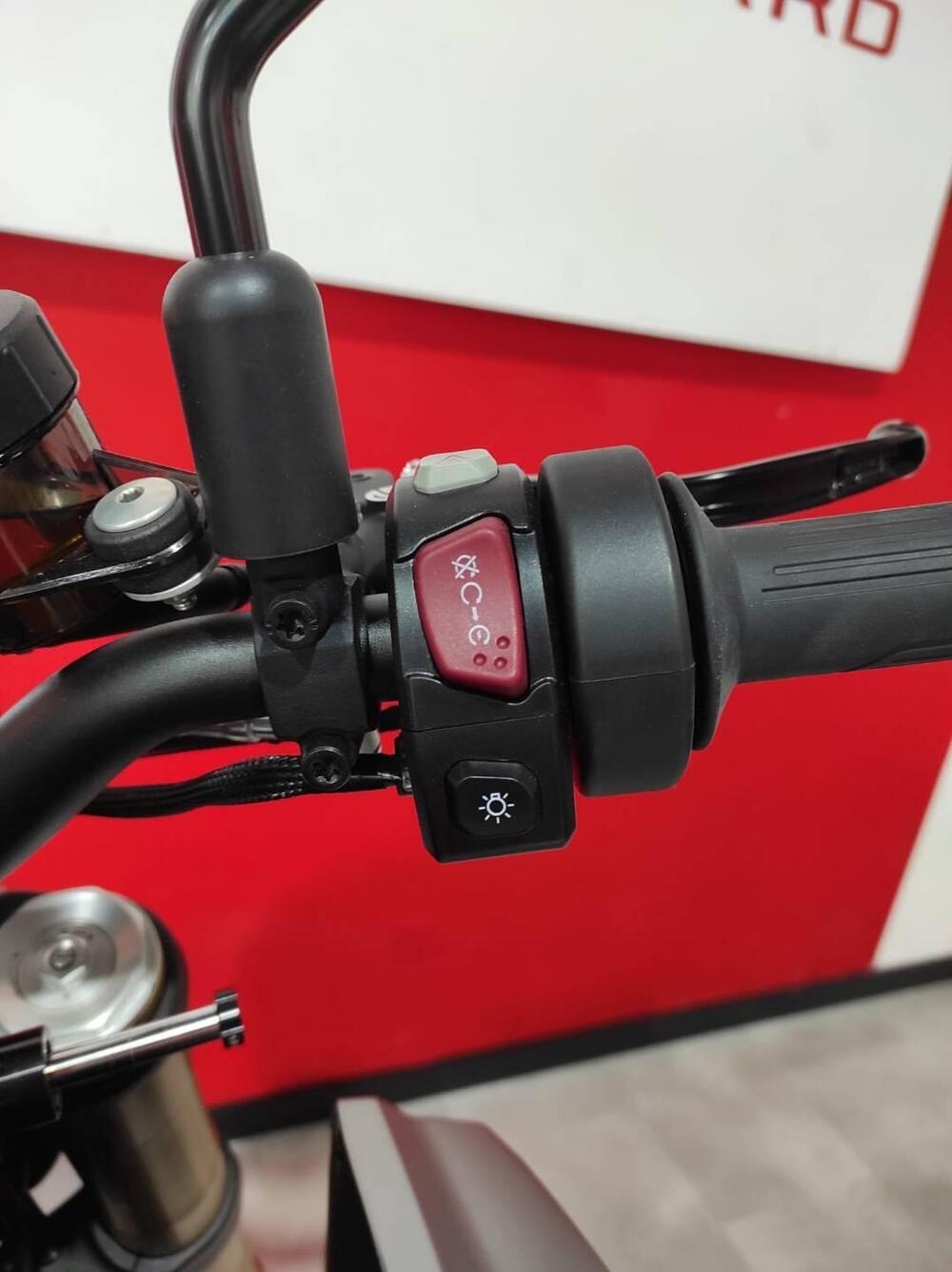 QJ Motor SRK 900 (2025 - 26) (8)