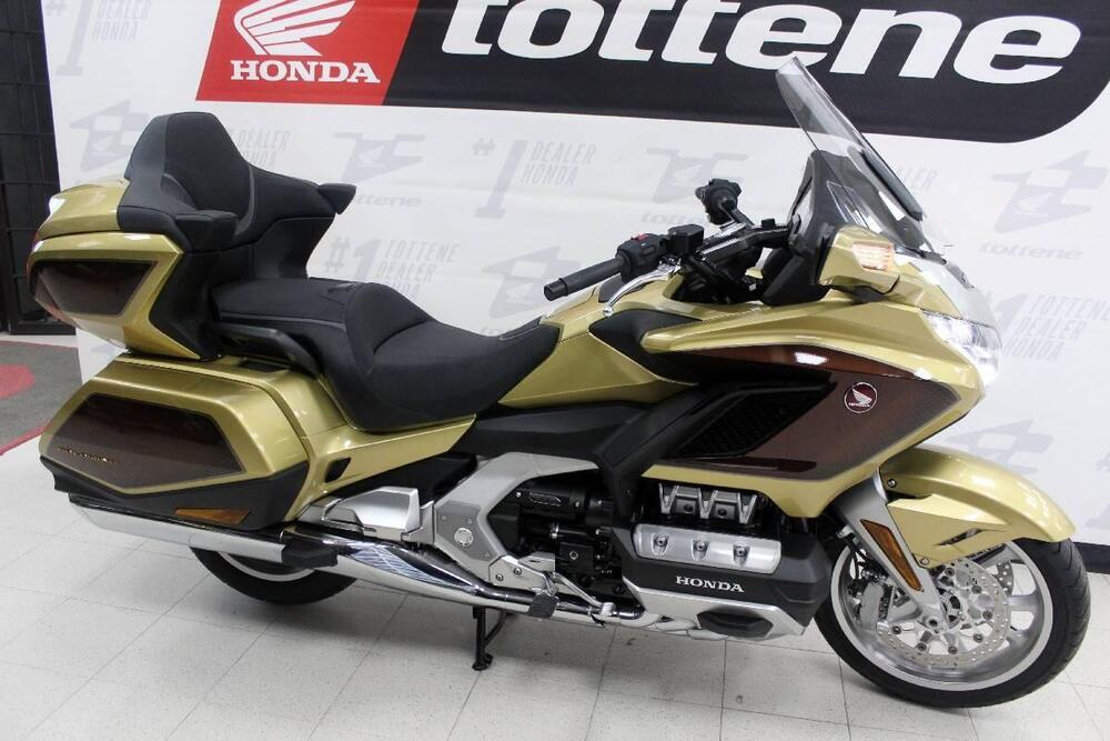 Honda GL 1800 Gold Wing Tour 50° Anniversario (2025 - 26) (3)