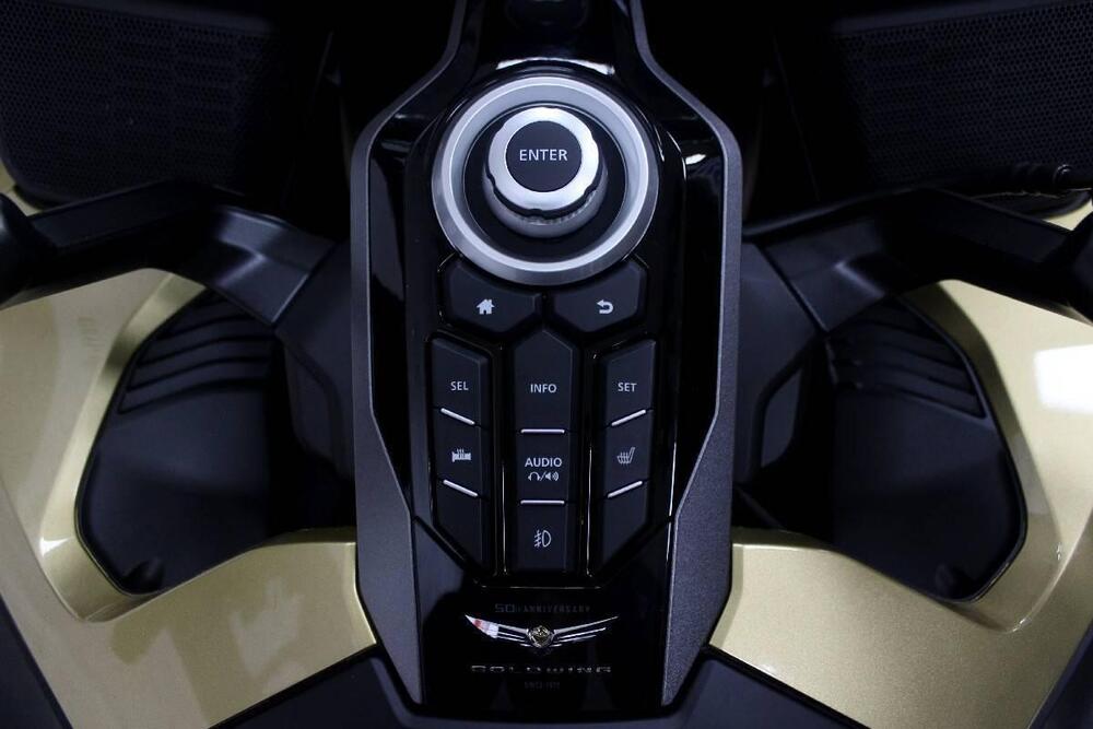 Honda GL 1800 Gold Wing Tour 50° Anniversario (2025 - 26) (9)