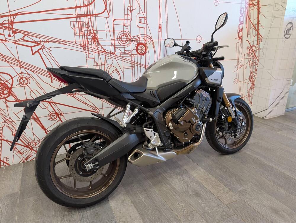 Honda CB 650 R E-Clutch (2024 - 26) (3)