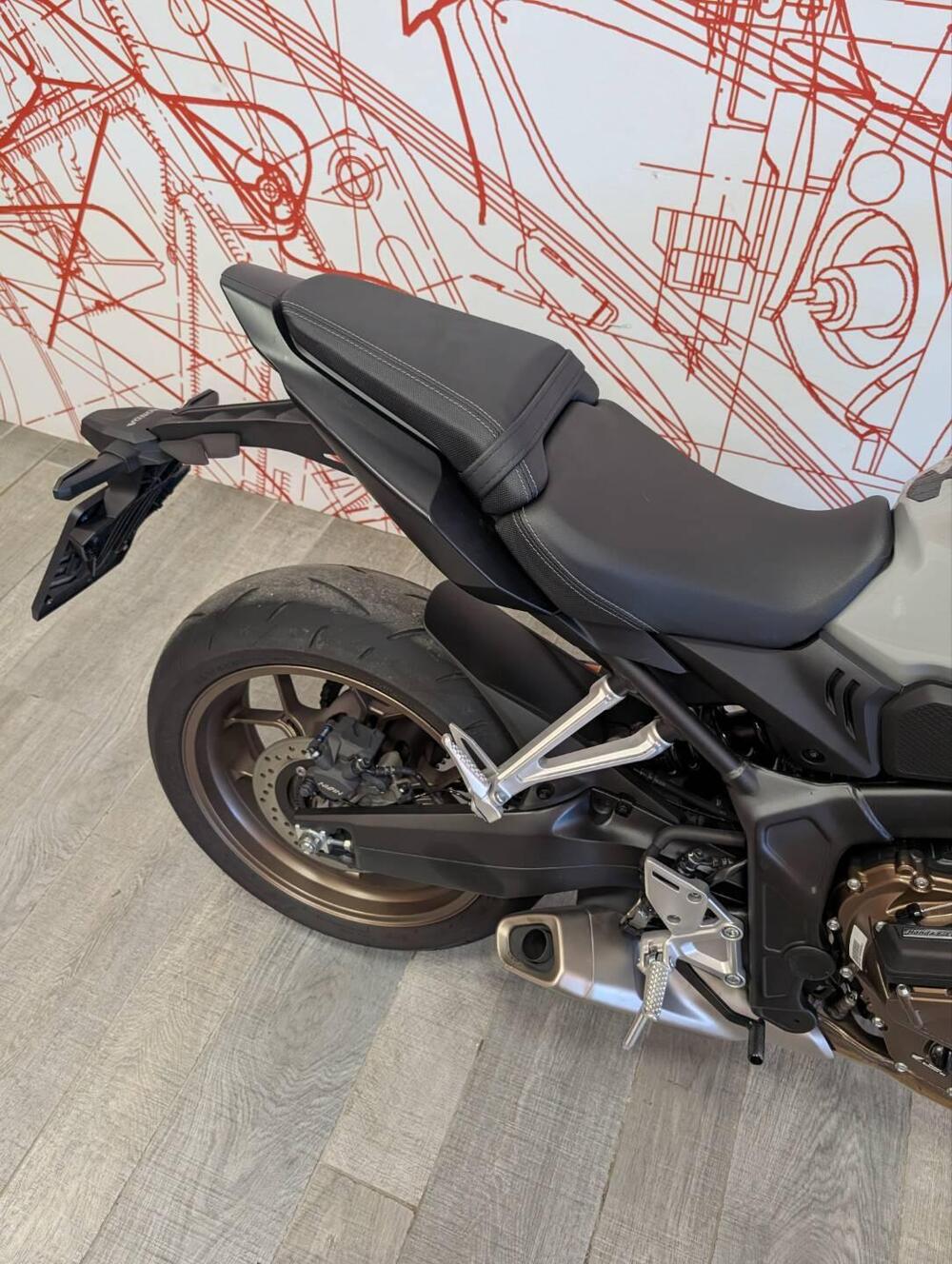 Honda CB 650 R E-Clutch (2024 - 26) (11)