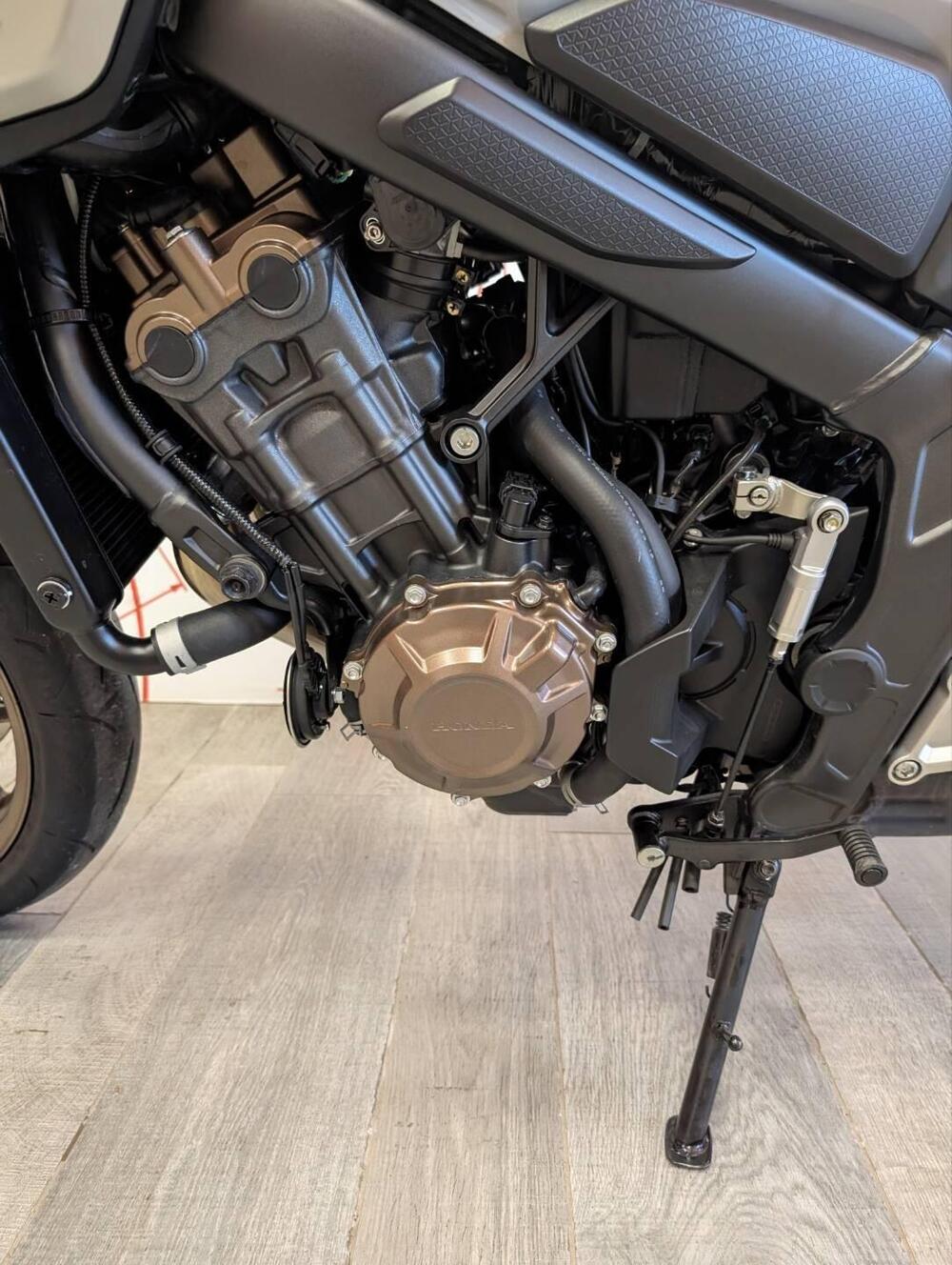 Honda CB 650 R E-Clutch (2024 - 26) (18)