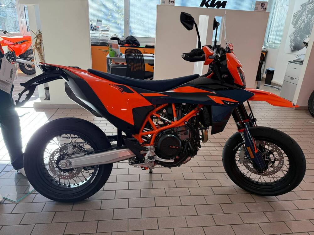 KTM 690 SMC R (2026)