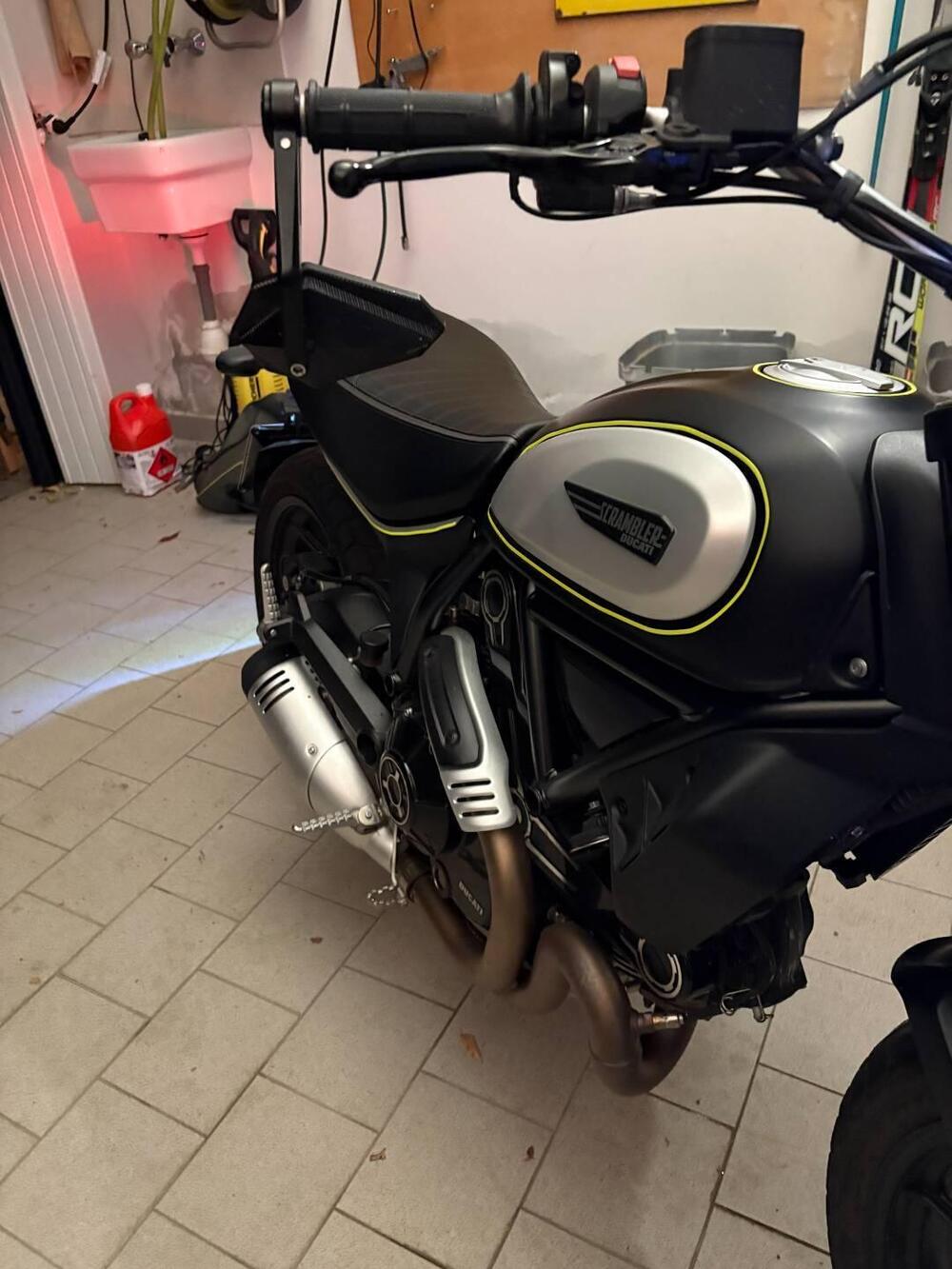 Ducati Scrambler 800 Icon Dark (2021 - 22) (2)