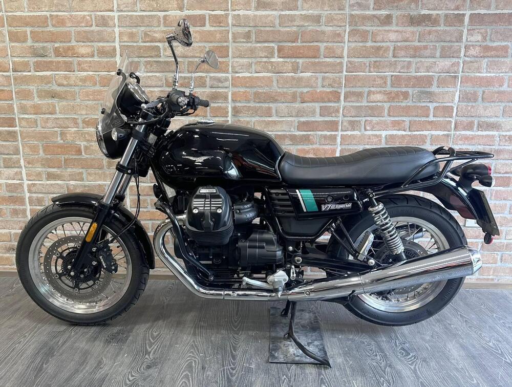 Moto Guzzi V7 III Special (2017 - 20) (15)