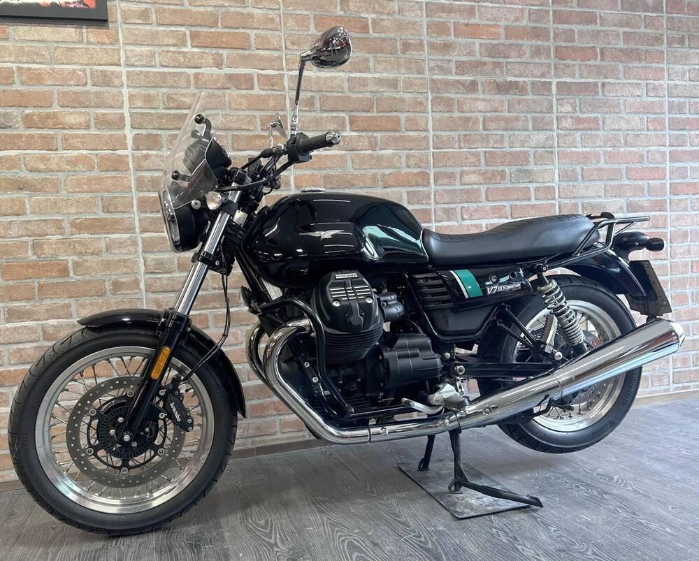Moto Guzzi V7 III Special (2017 - 20) (2)