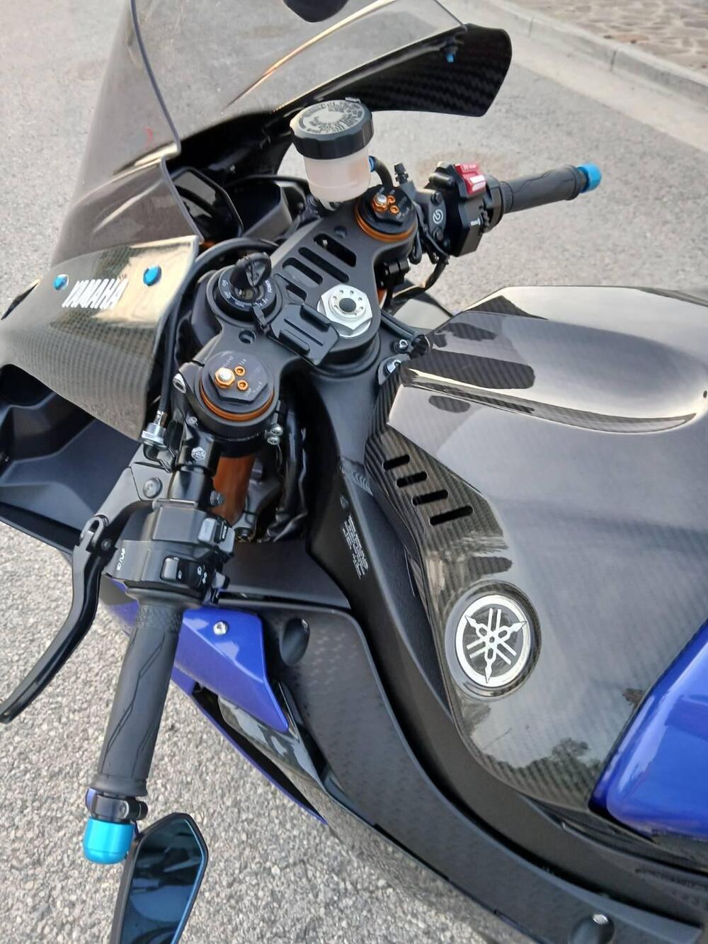 Yamaha YZF R1 (2017 - 19) (9)