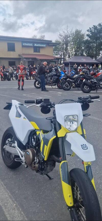 Husqvarna 701 Supermoto (2022) usata
