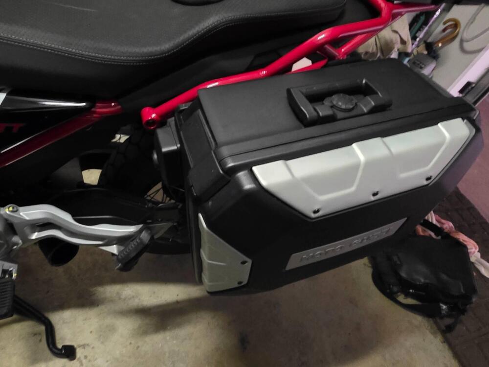 Moto Guzzi V85 TT Evocative Graphics (2021 - 23) (5)