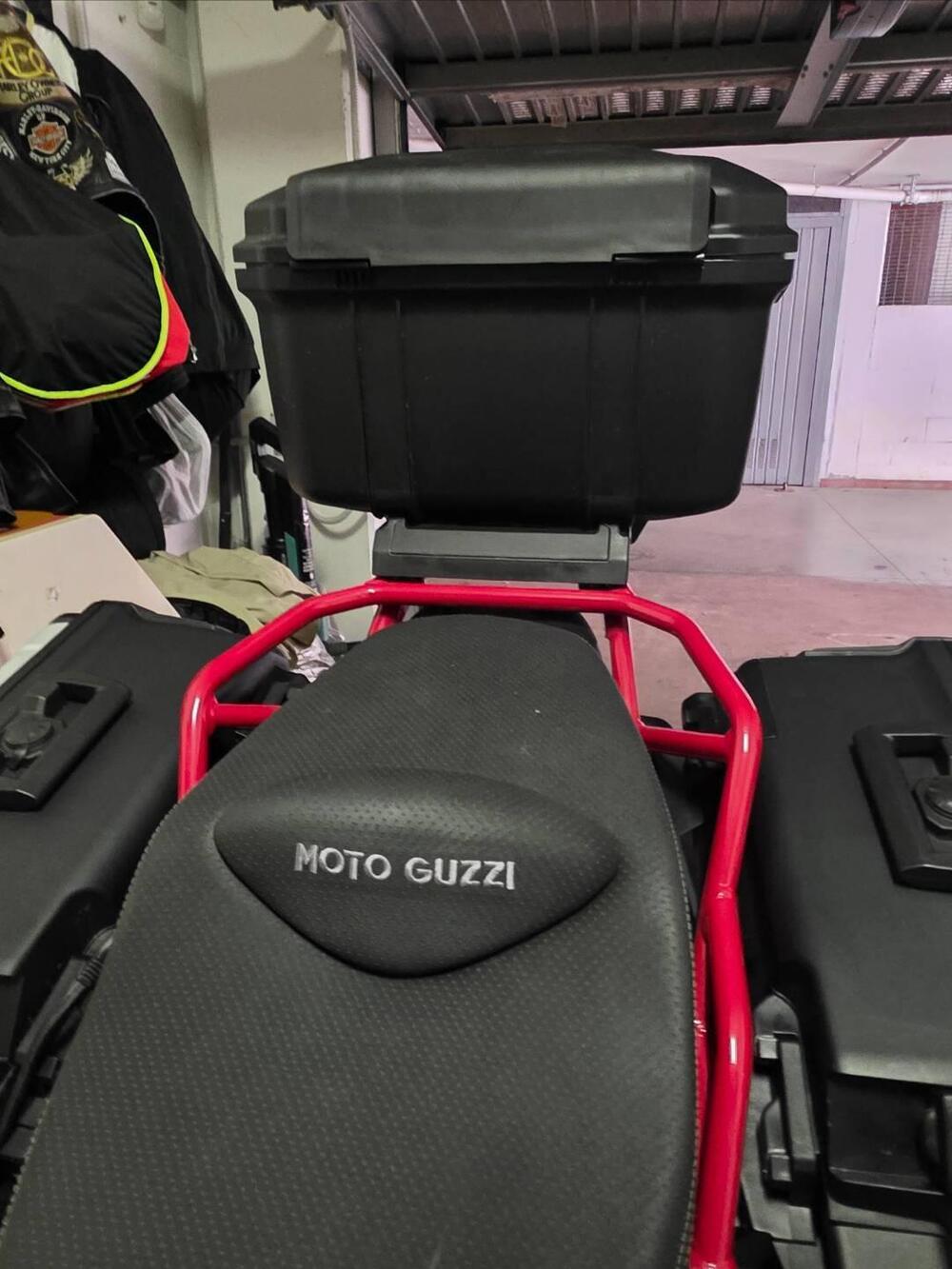 Moto Guzzi V85 TT Evocative Graphics (2021 - 23) (6)