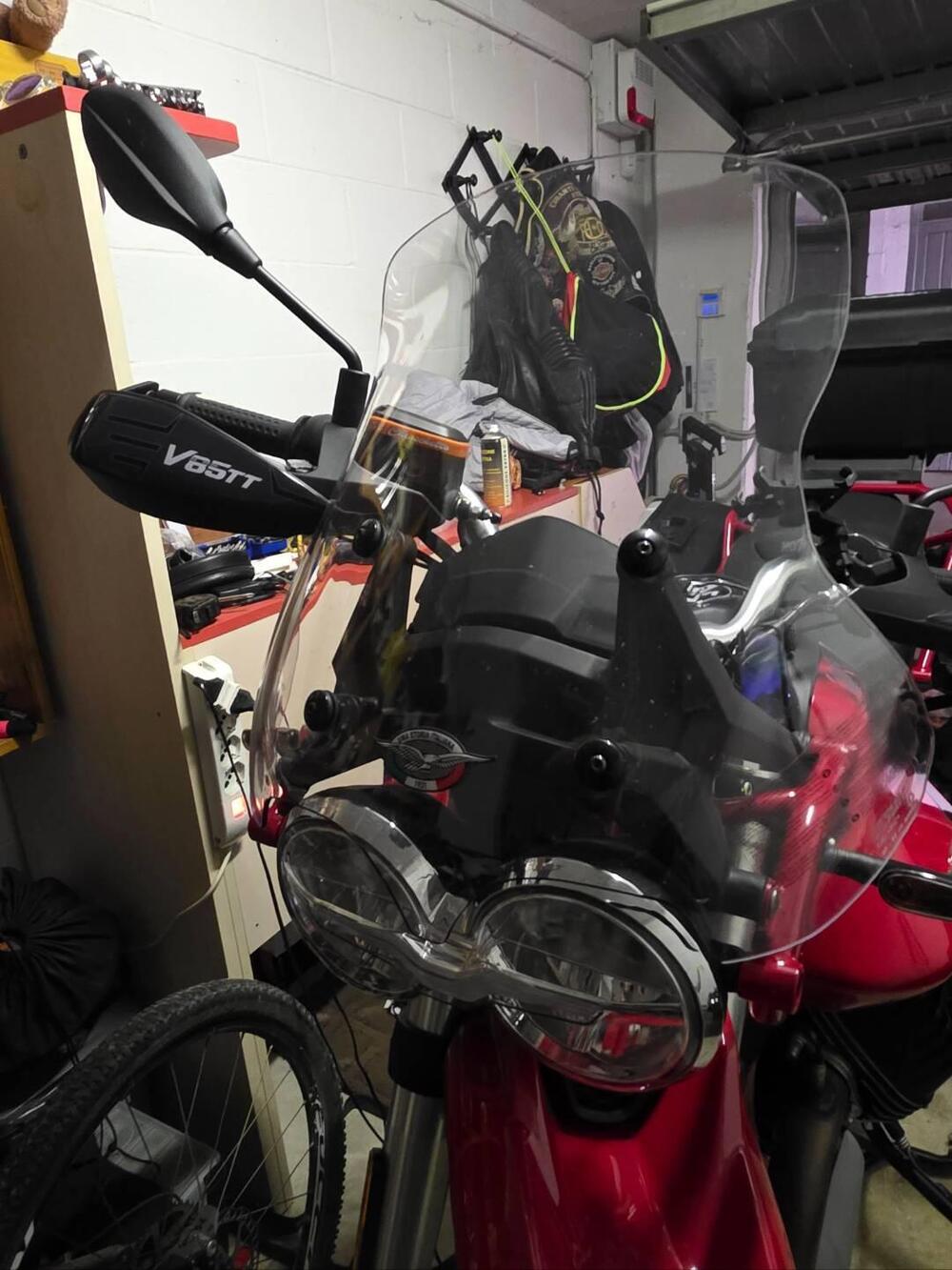 Moto Guzzi V85 TT Evocative Graphics (2021 - 23) (8)