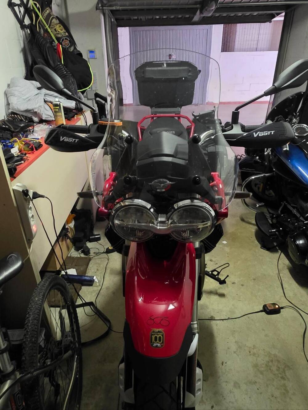 Moto Guzzi V85 TT Evocative Graphics (2021 - 23) (11)