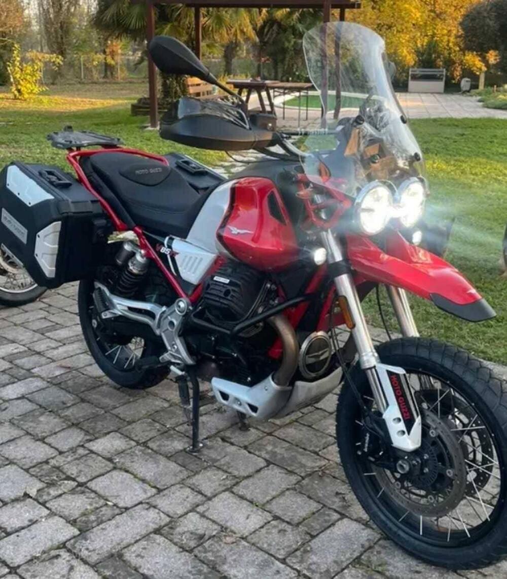 Moto Guzzi V85 TT Evocative Graphics (2021 - 23) (4)