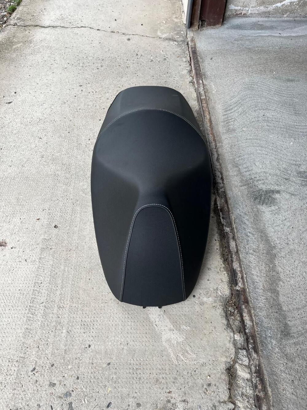 Sella Scooter SH 300 Honda (4)