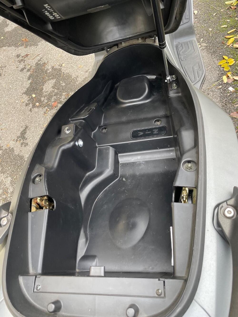 Kymco X-Town 300i ABS (2016 - 20) (8)