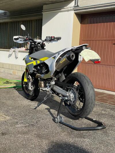 Husqvarna 701 Supermoto (2020) usata