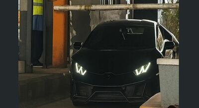 Lamborghini passa sotto al casello senza pagare: il video scatena la rivolta sul web, &ldquo;con quei soldi&hellip;&rdquo;