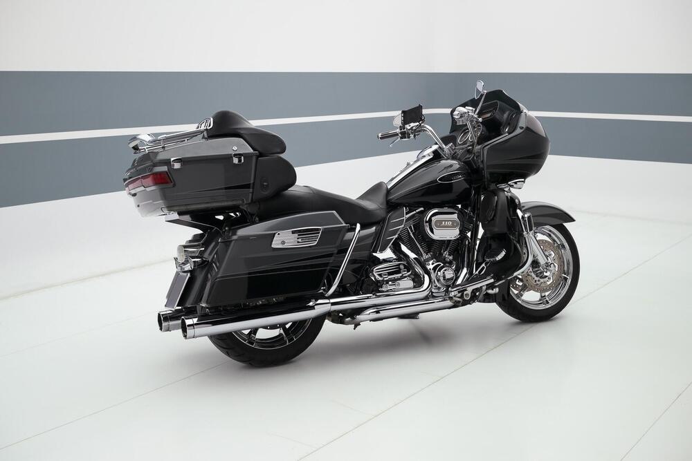 Harley-Davidson 1800 Road Glide Ultra (2011 - 12) - FLTRUSE (2)
