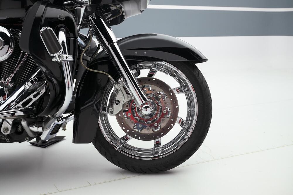 Harley-Davidson 1800 Road Glide Ultra (2011 - 12) - FLTRUSE (4)