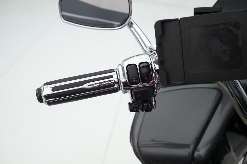 Harley-Davidson 1800 Road Glide Ultra (2011 - 12) - FLTRUSE (13)