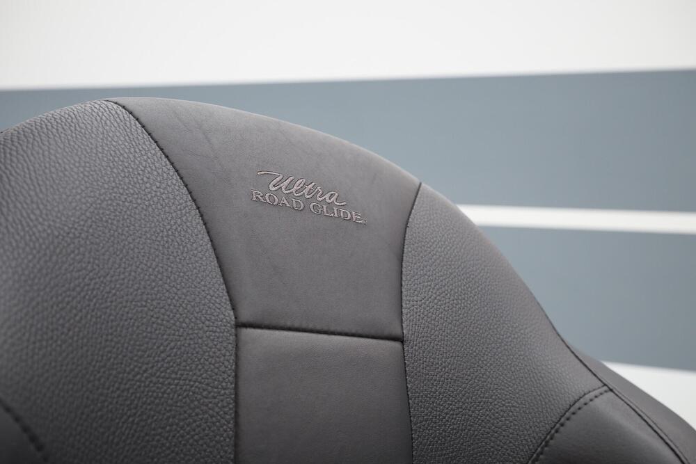 Harley-Davidson 1800 Road Glide Ultra (2011 - 12) - FLTRUSE (18)