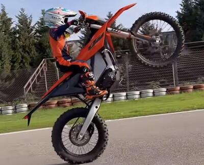 Altro che PlayStation: a soli sei anni Sofuoglu stupisce ancora e il video diventa virale. Che impennata!