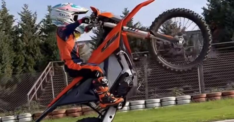 Altro che PlayStation: a soli sei anni Sofuoglu stupisce ancora e il video diventa virale. Che impennata!