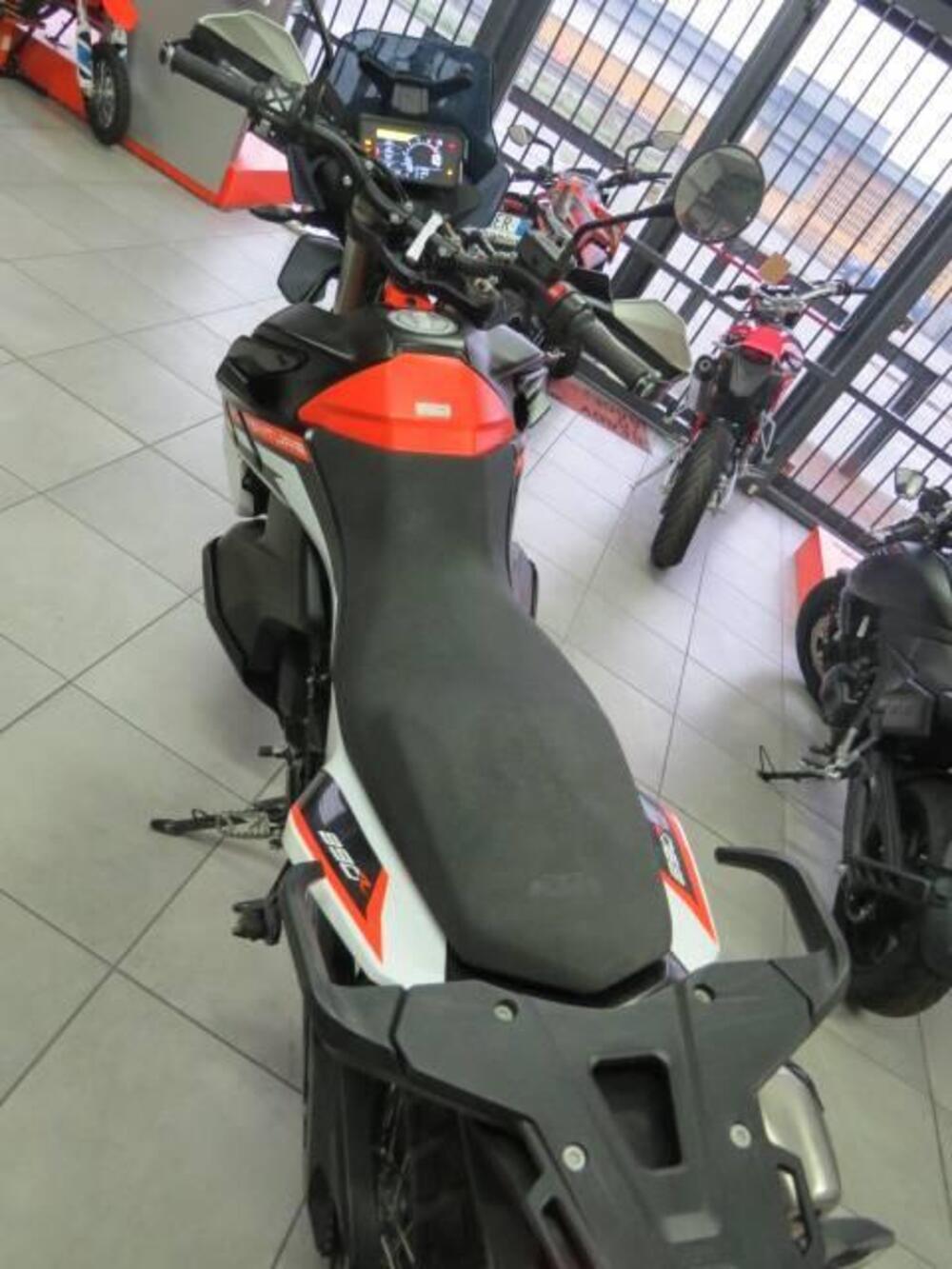 KTM 890 Adventure R (2021) (10)