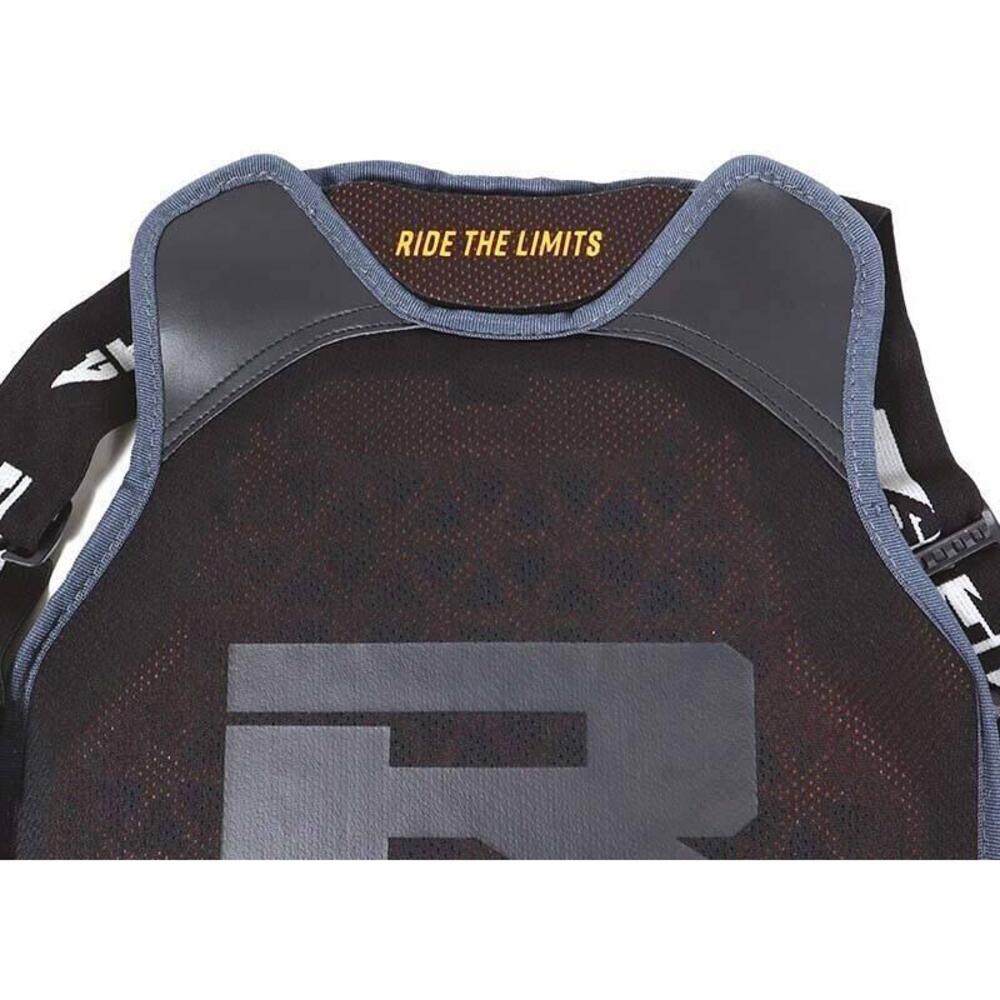 Paraschiena Richa Backshield D30 (2)