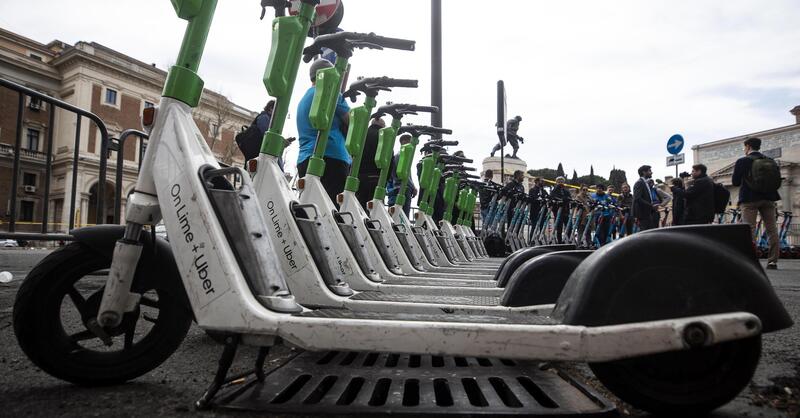 Firenze dice addio ai monopattini in sharing: stop definitivo da aprile 2026