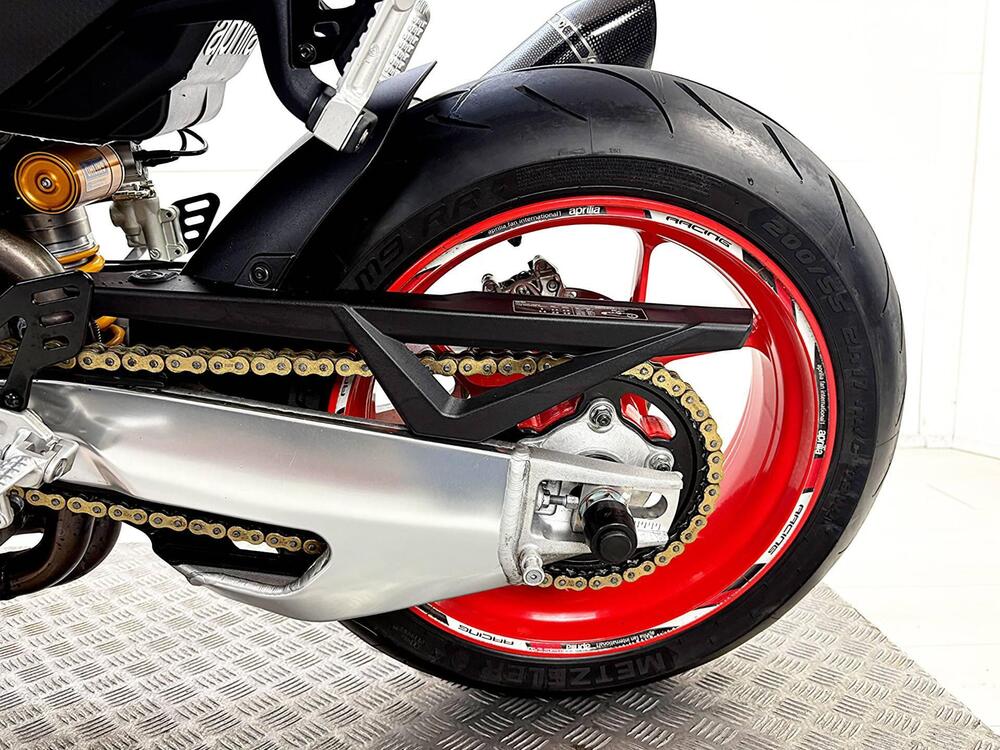 Aprilia Tuono V4 Factory (2021 - 24) (18)