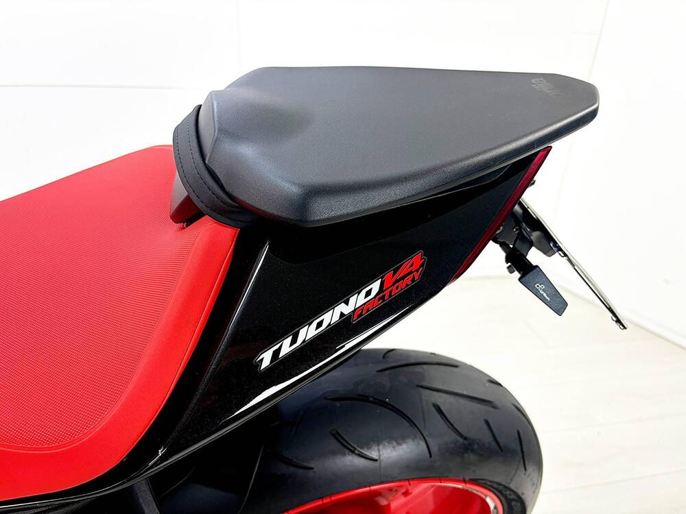 Aprilia Tuono V4 Factory (2021 - 24) (19)