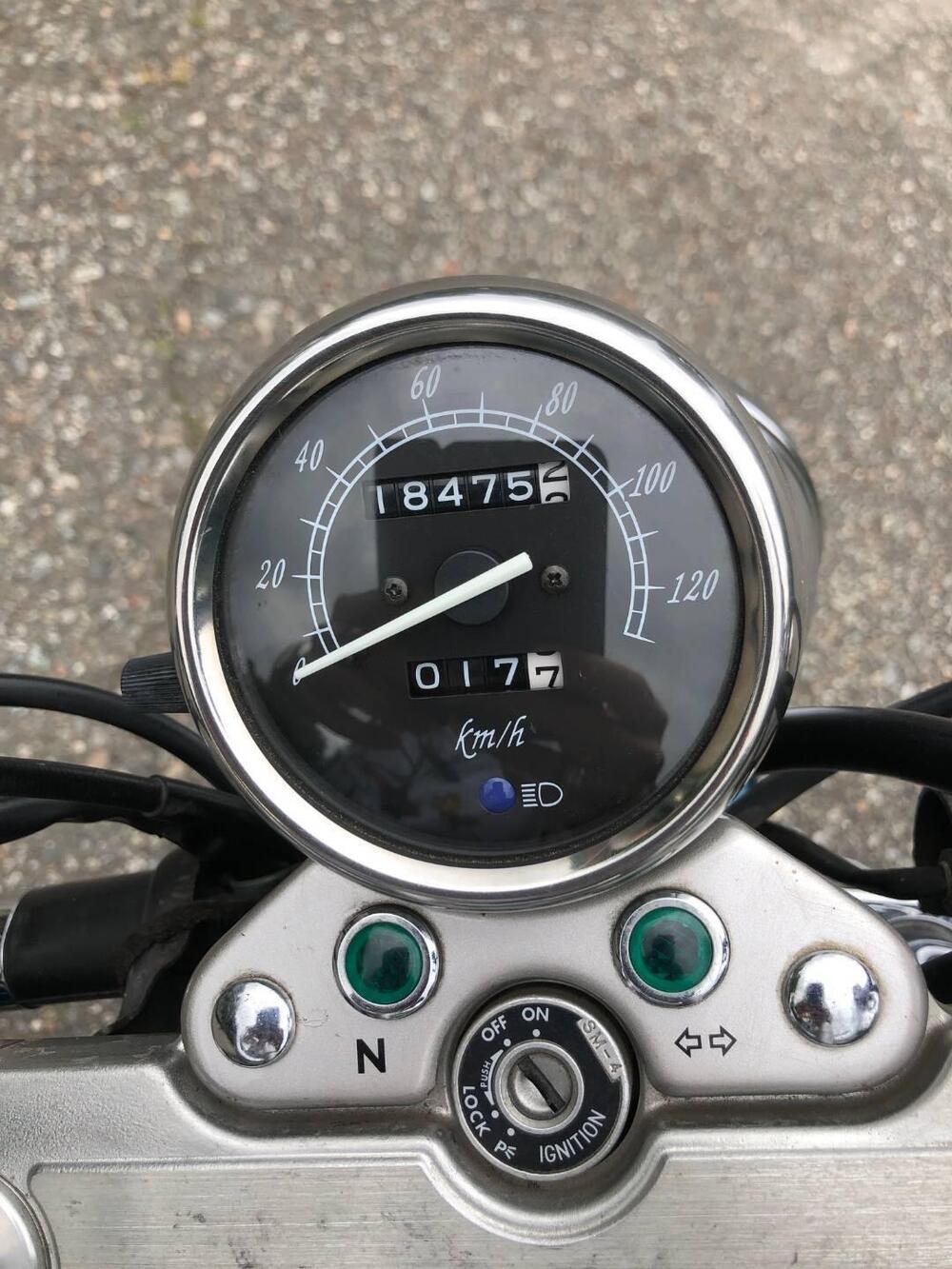 Suzuki Marauder GZ 125 (1998 - 03) (5)