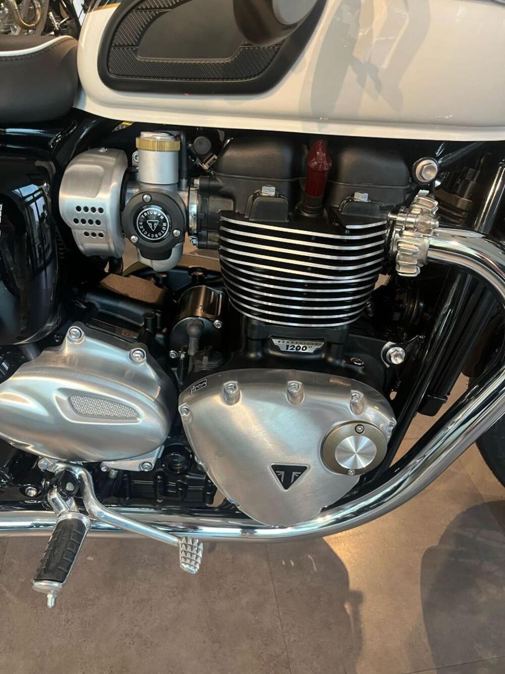 Triumph Bonneville T120 (2021 - 25) (4)