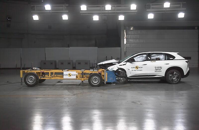 Crash test Hongqi EHS7