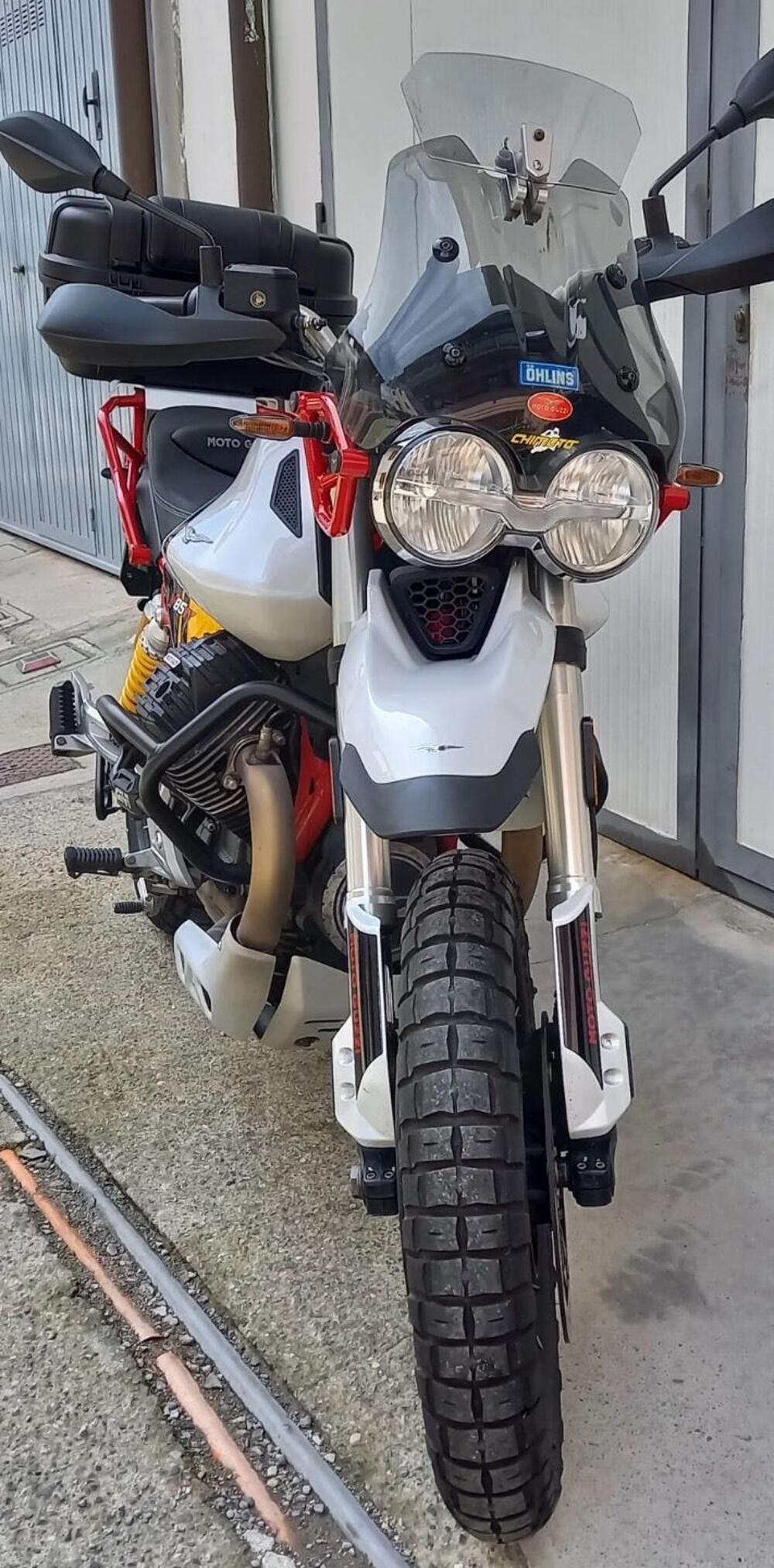 Moto Guzzi V85 TT Evocative Graphics (2021 - 23)