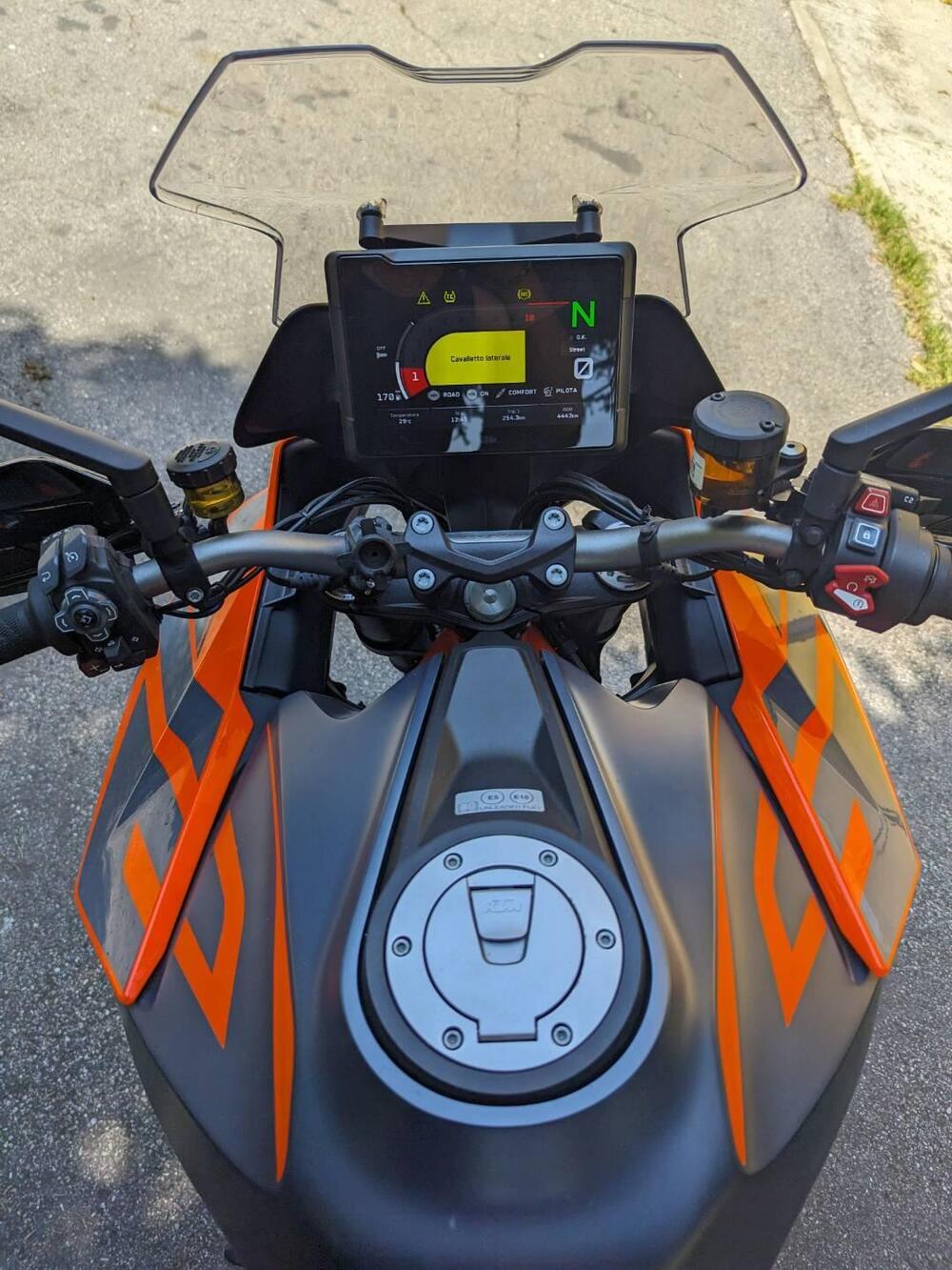 KTM 1290 Super Duke GT (2022 - 25) (6)