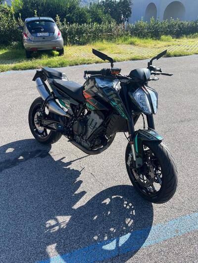 KTM 890 Duke L (2021) usata