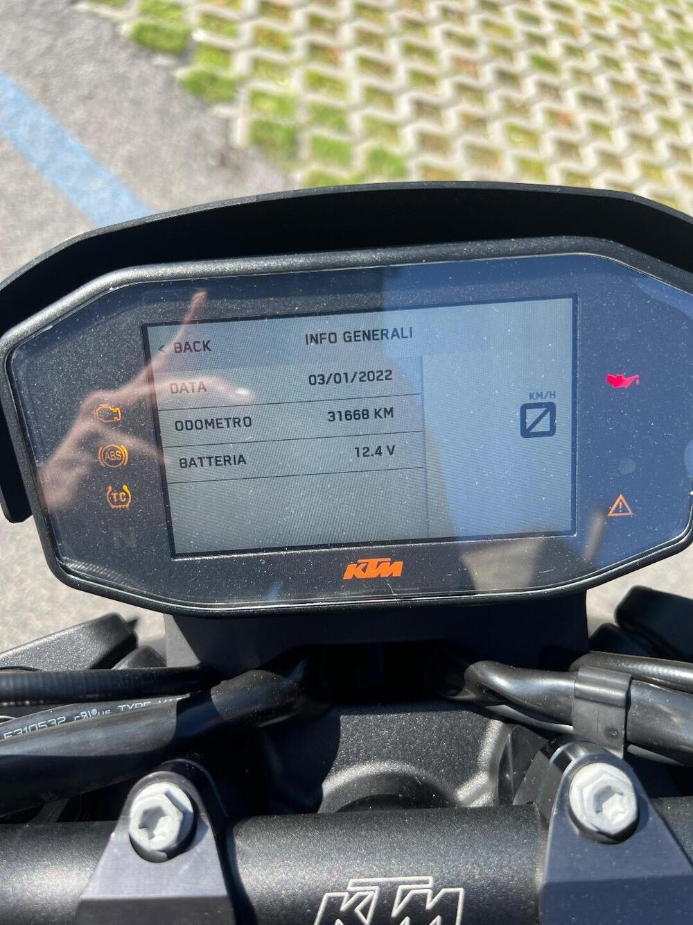 KTM 890 Duke L (2021) (10)