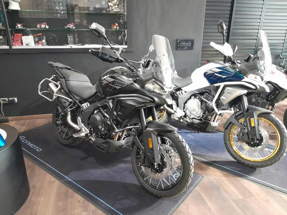 CFMOTO 700MT Adventure (2025 - 26)