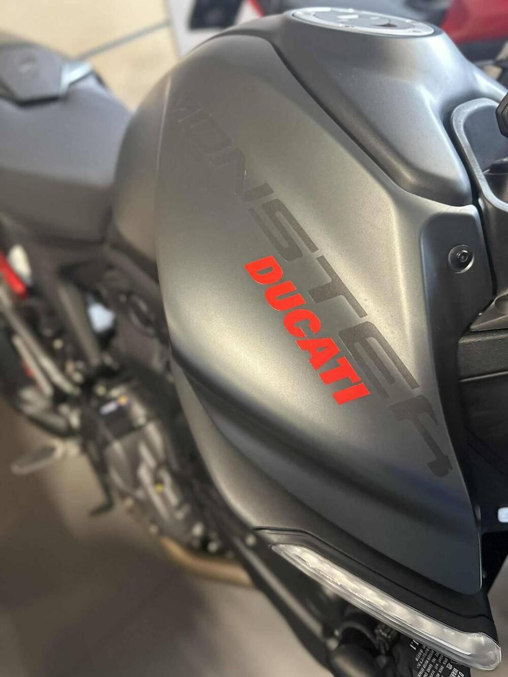 Ducati Monster 937 + (2021 - 25) (6)