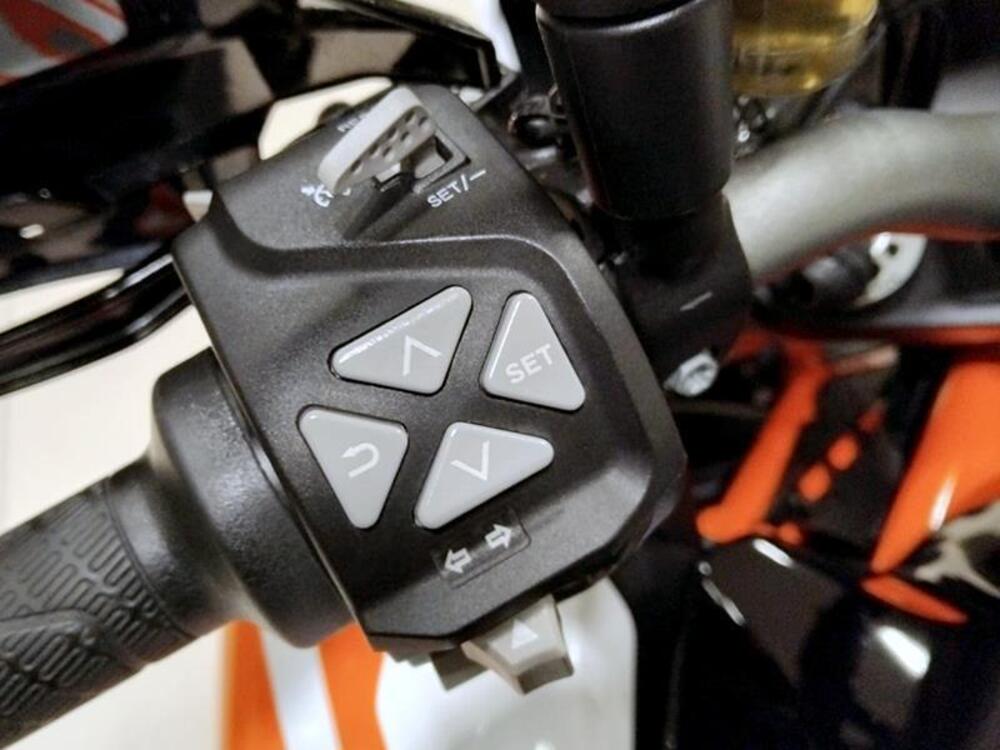 KTM 1290 Super Duke GT (2021) (5)