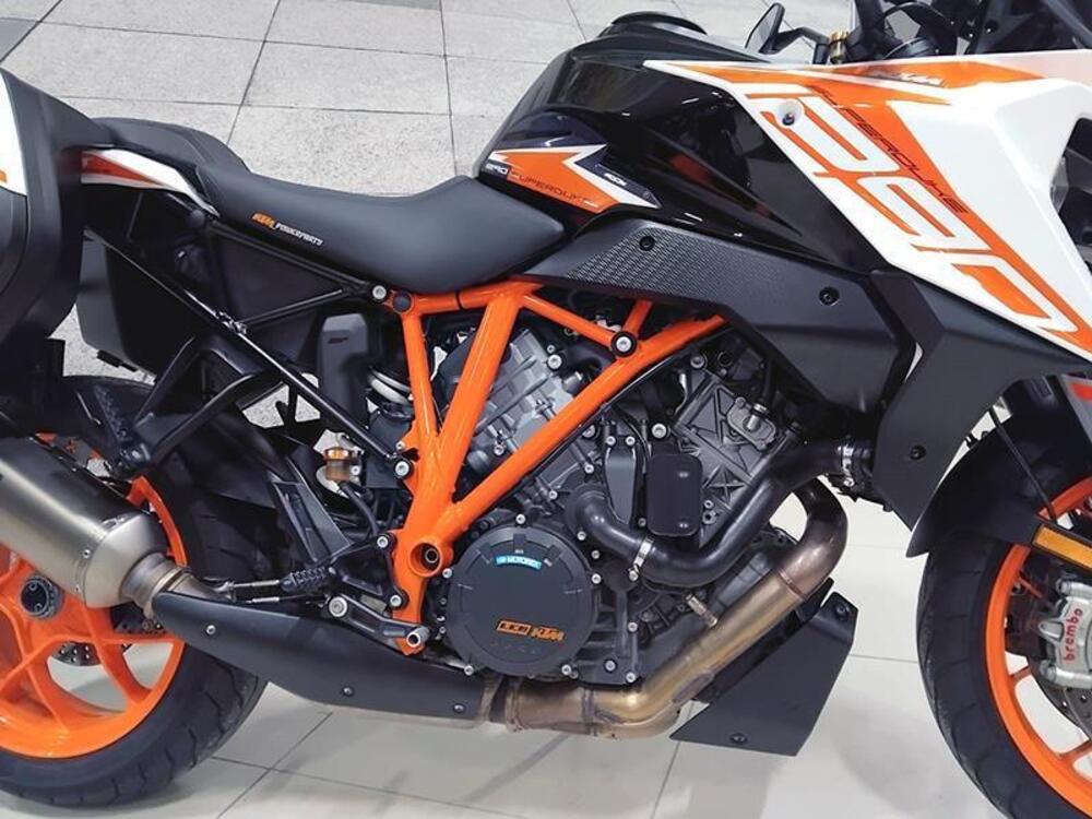 KTM 1290 Super Duke GT (2021) (7)