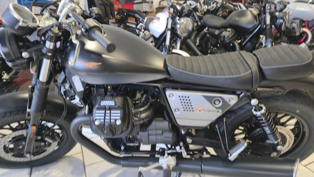 Moto Guzzi V9 Bobber Special Edition (2023 - 25) (4)