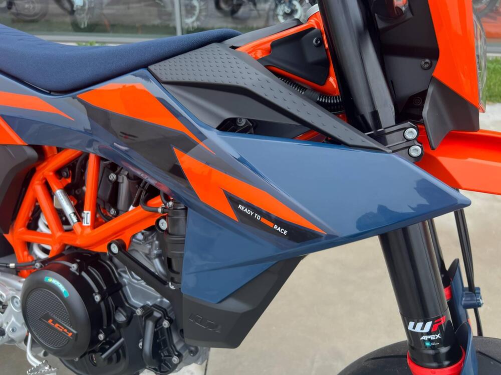 KTM 690 SMC R (2026) (3)