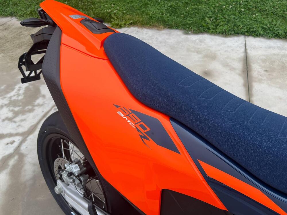 KTM 690 SMC R (2026) (4)